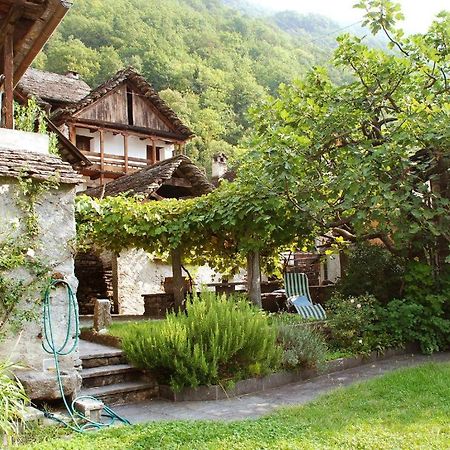 Villa Rustico Pult à Someo Extérieur photo