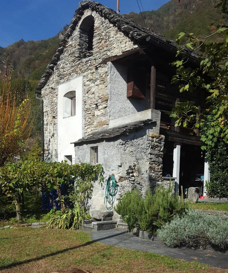 Villa Rustico Pult à Someo Extérieur photo