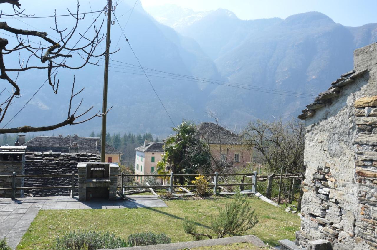 Villa Rustico Pult à Someo Extérieur photo