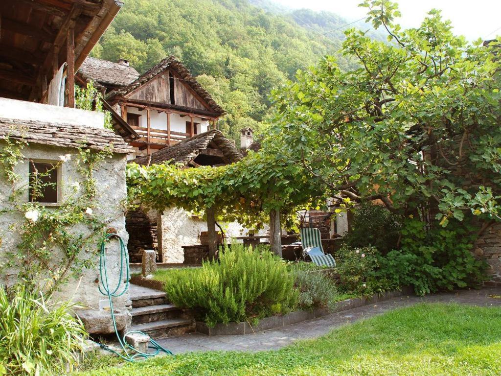 Villa Rustico Pult à Someo Extérieur photo