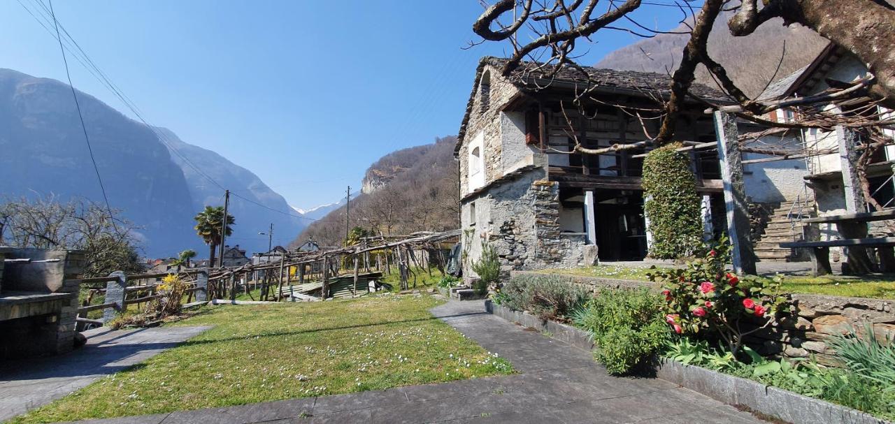 Villa Rustico Pult à Someo Extérieur photo