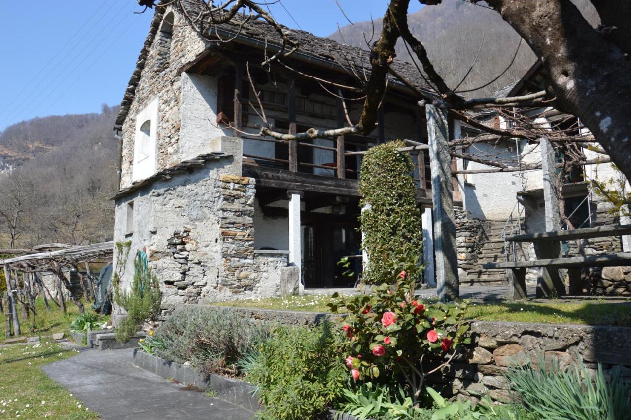 Villa Rustico Pult à Someo Extérieur photo