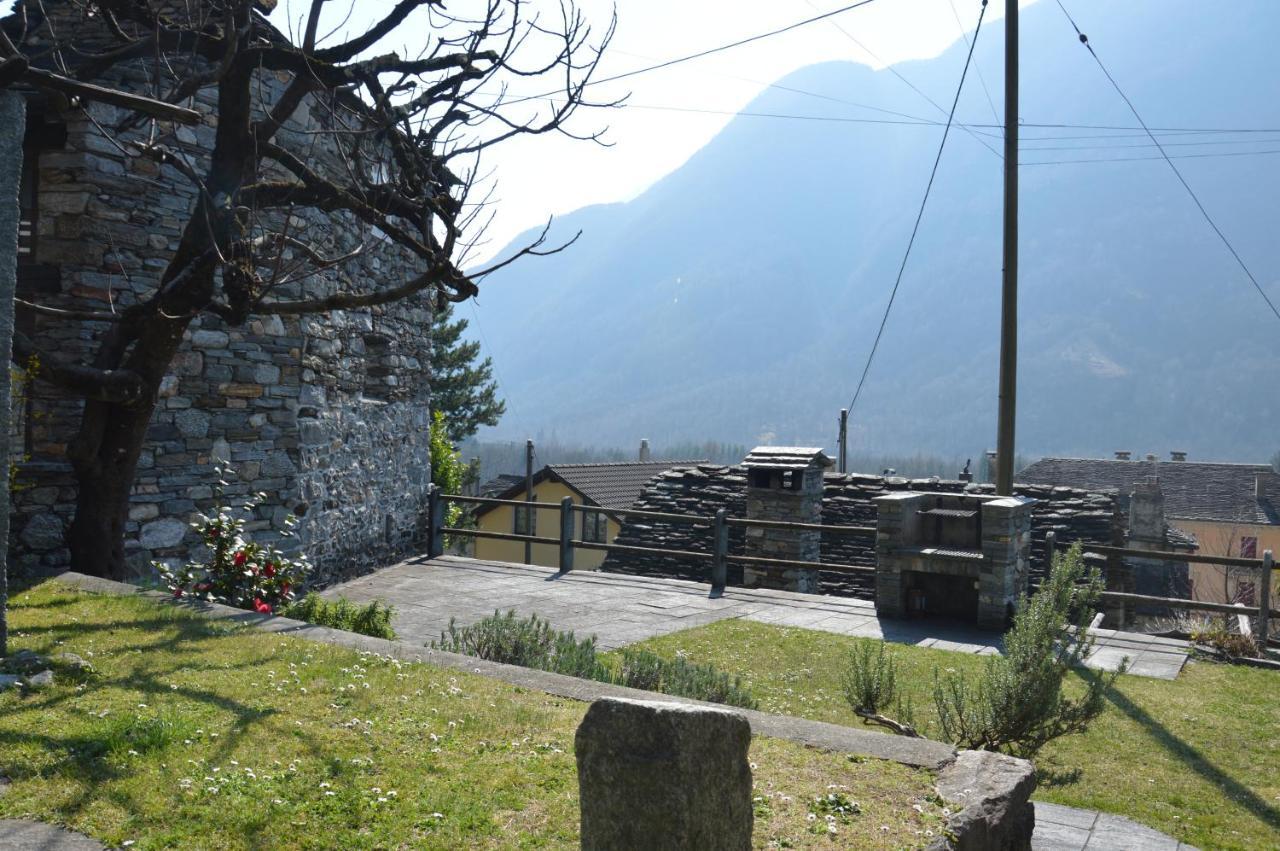 Villa Rustico Pult à Someo Extérieur photo